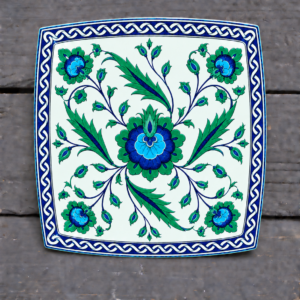 Zümrüt Yeşili Hatai ve Saz Yaprağı Desenli İznik Çini Kare Tabak 30cm